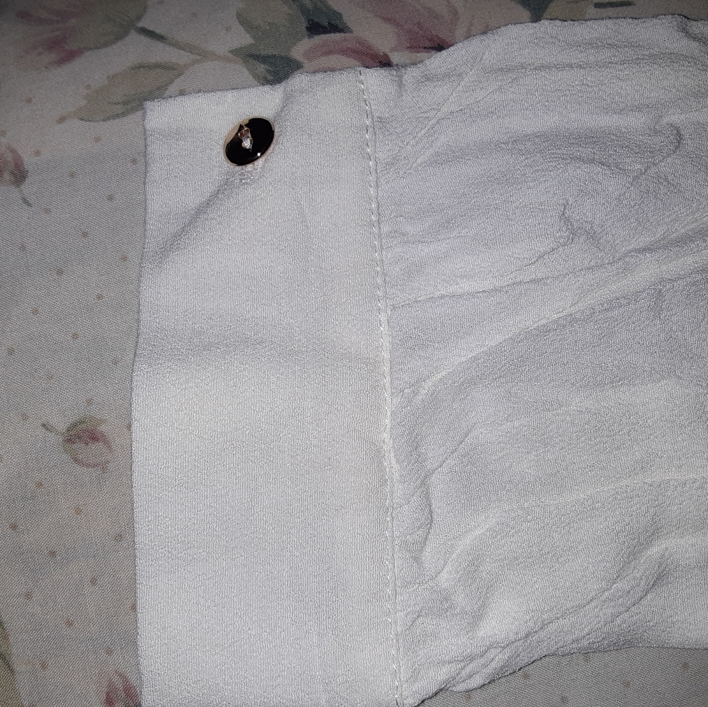 Long Sleeve V-neck Twust Front Top - Picture 7 of 8
